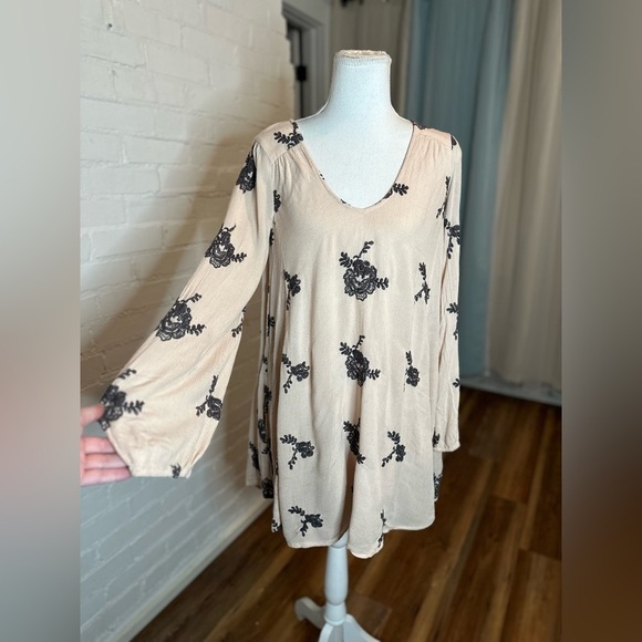 Free People Flowy Tunic Style Dress with Backless Detail - Picture 2 of 9